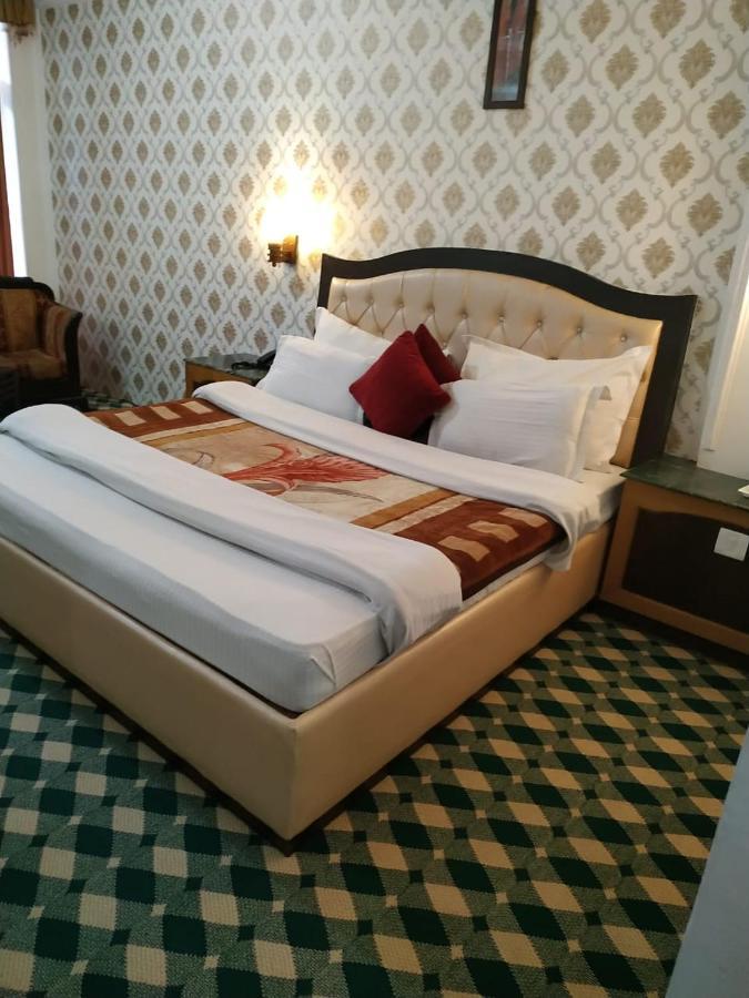 Lords Residency Hotel Manāli Екстериор снимка